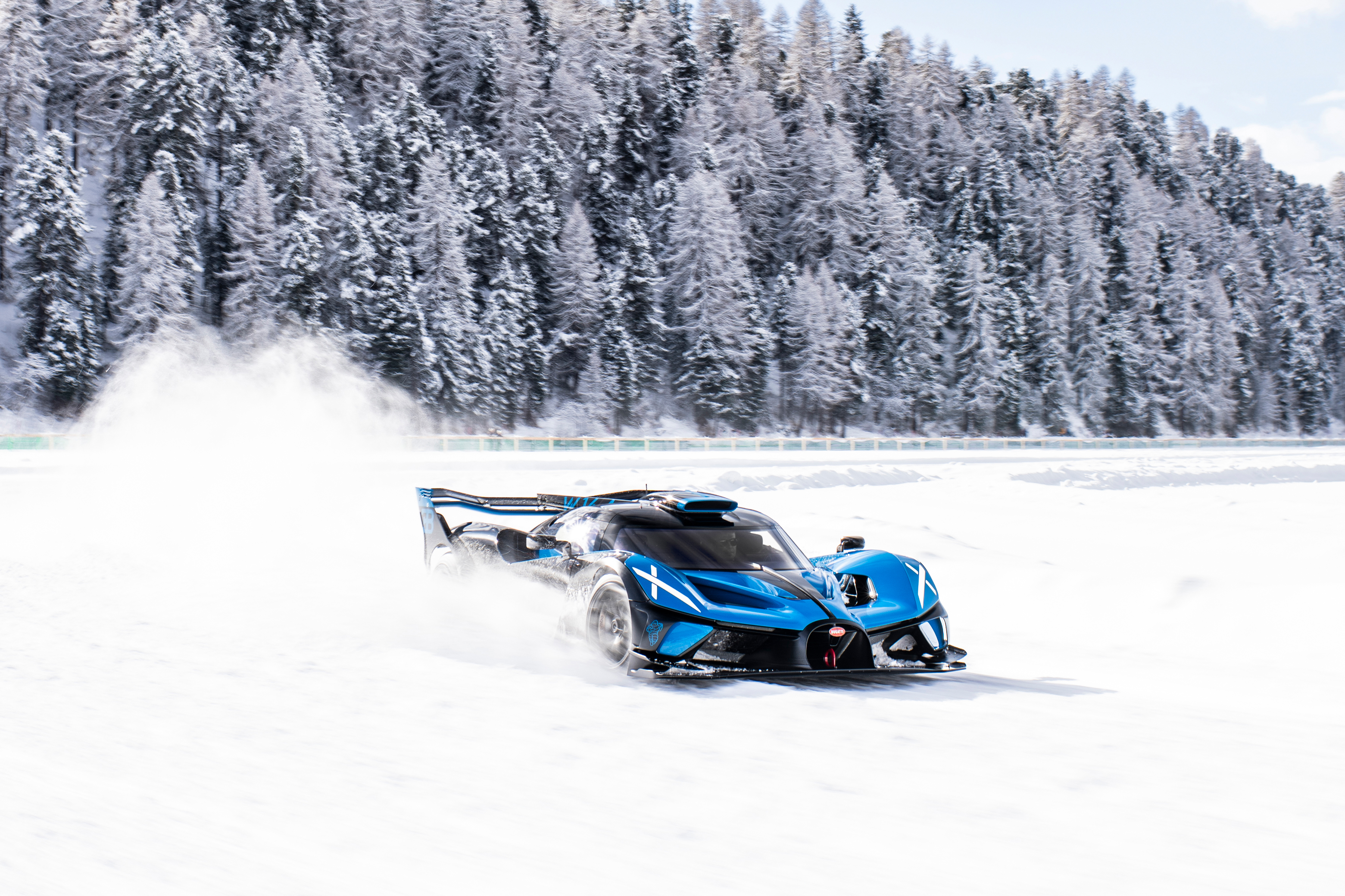 Three Bolide customers embraced the magic of winter with an exclusive drive on the frozen lake of St. Moritz.